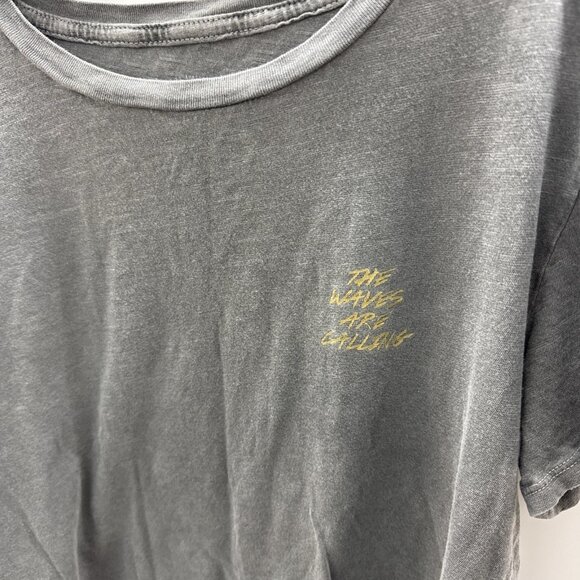 Billabong Women’s Graphic Tee Small “The Waves Are Calling” Distressed Look - Picture 4 of 7
